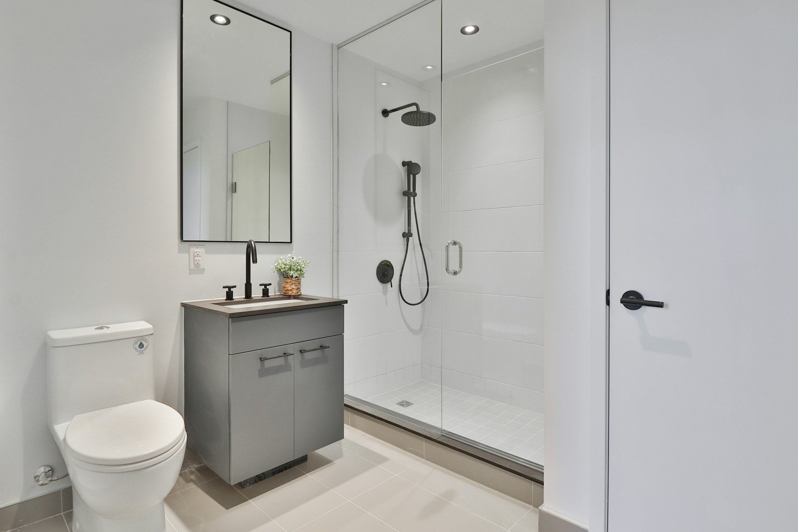 Toilette mit Spülkasten