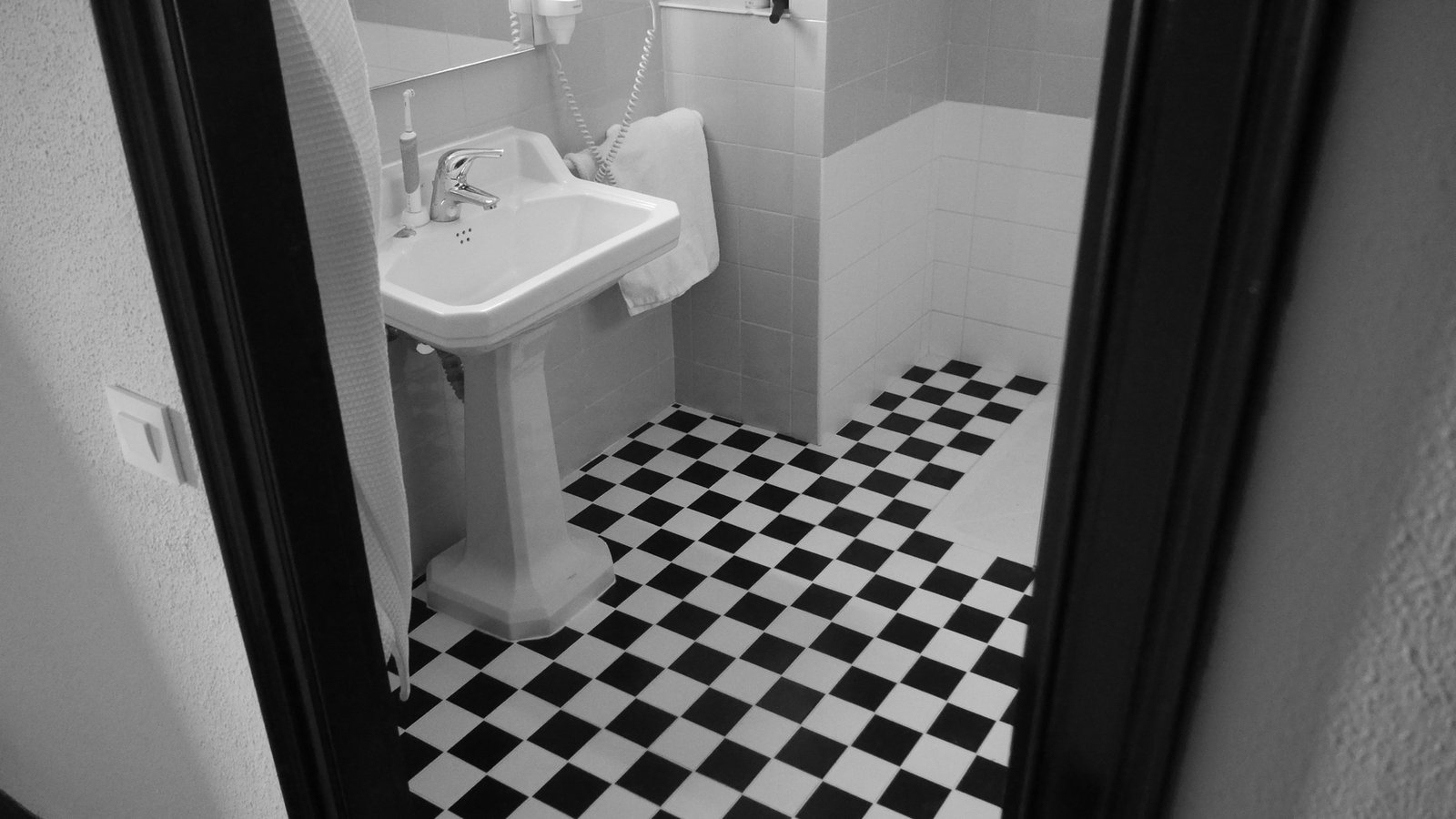 Ältere Toilette im Badezimmer