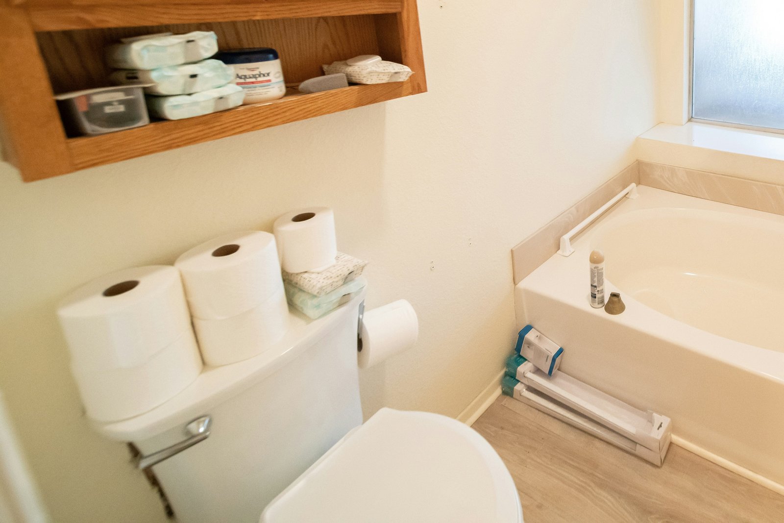 Toilette im Badezimmer von oben